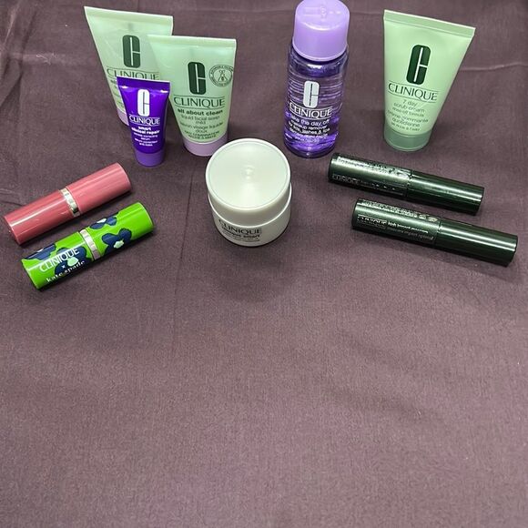 CLINIQUE Skin Care & Lipstick Bundle NWT - Picture 1 of 8
